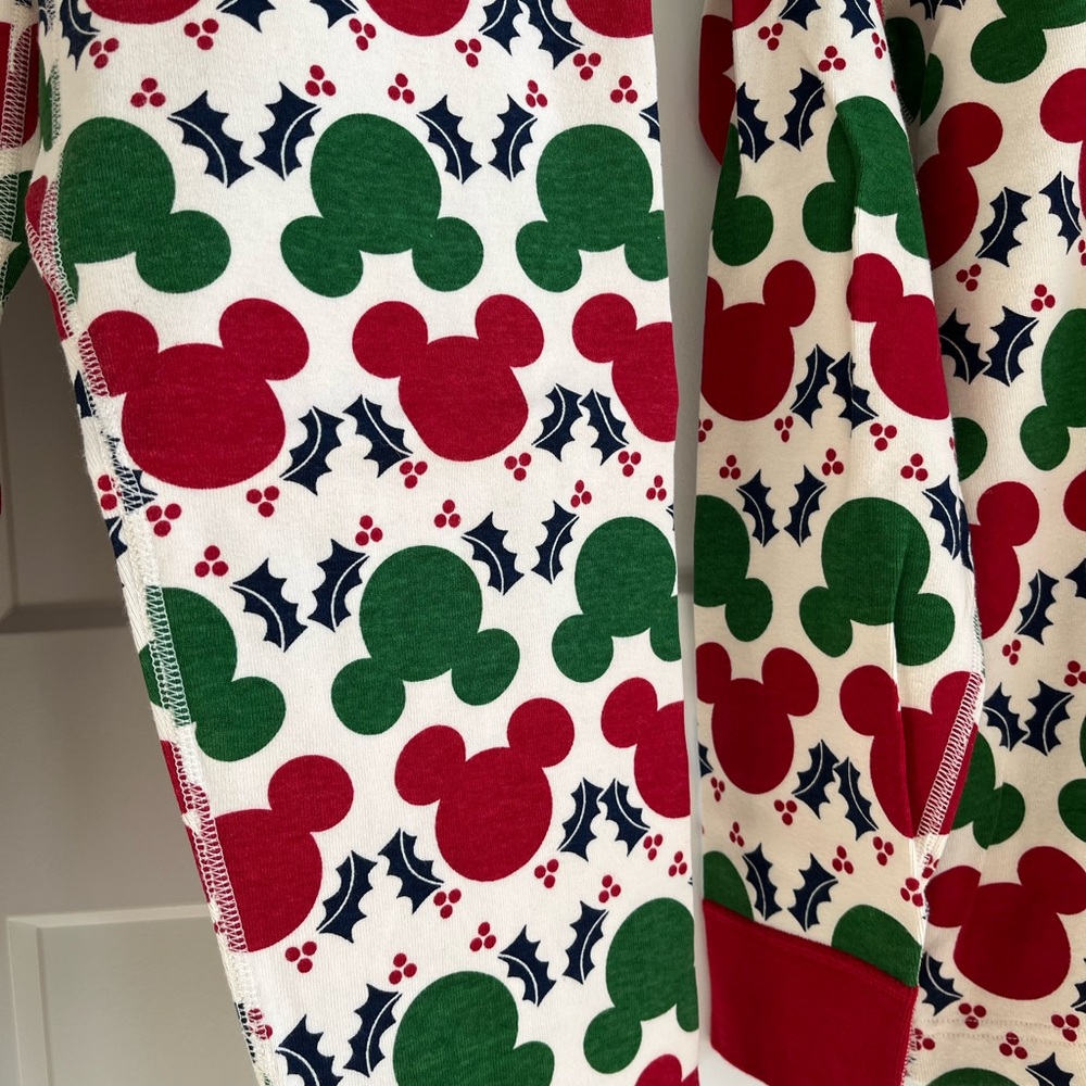 Hanna Andersson Women’s Mickey Mouse Christmas Pajama Set - Picture 4 of 6